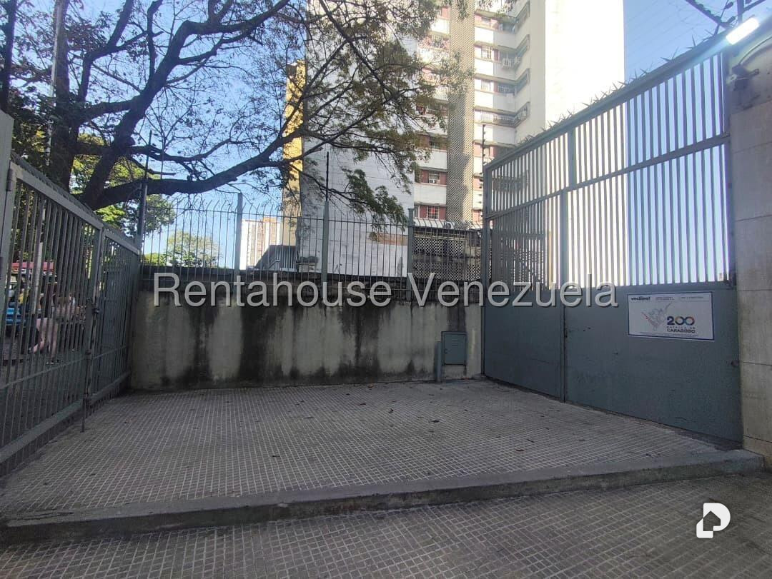 Garaje/Estacionamiento en El Recreo, Caracas – 3