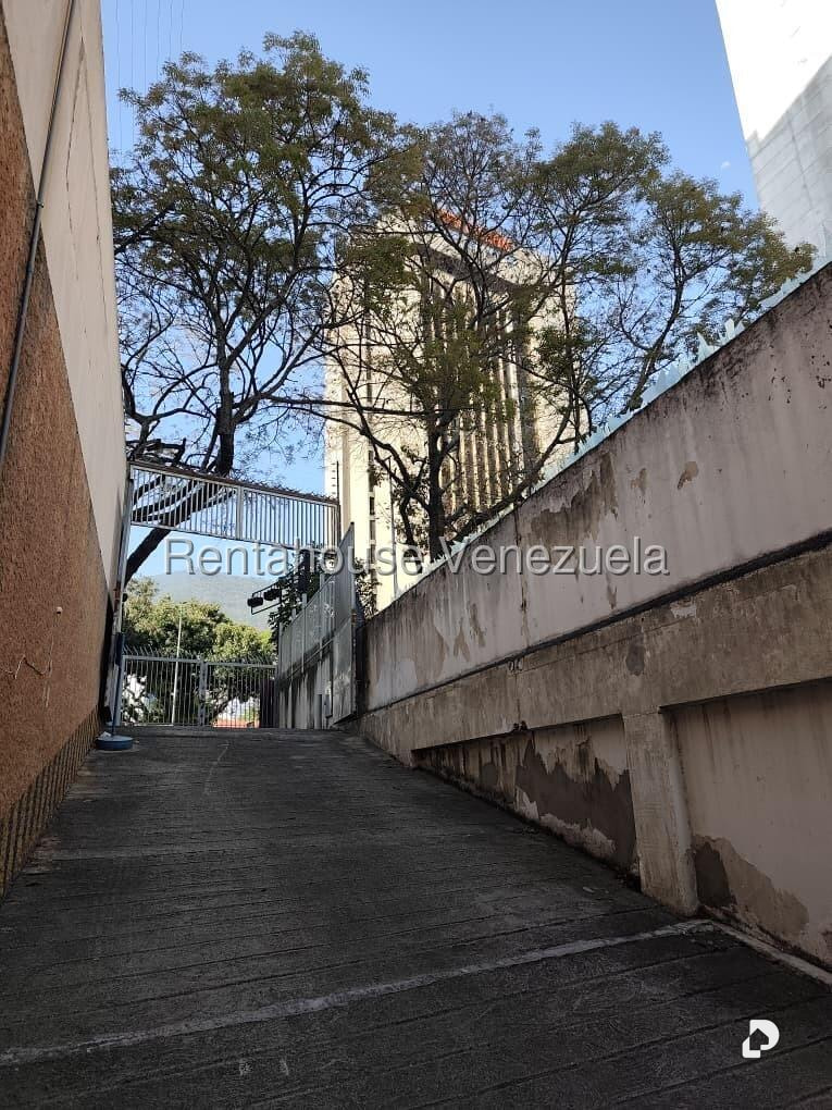 Garaje/Estacionamiento en El Recreo, Caracas – 8