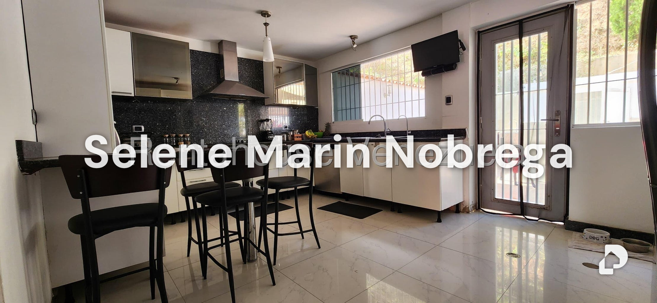 Casa en Alto Prado, Caracas – 18