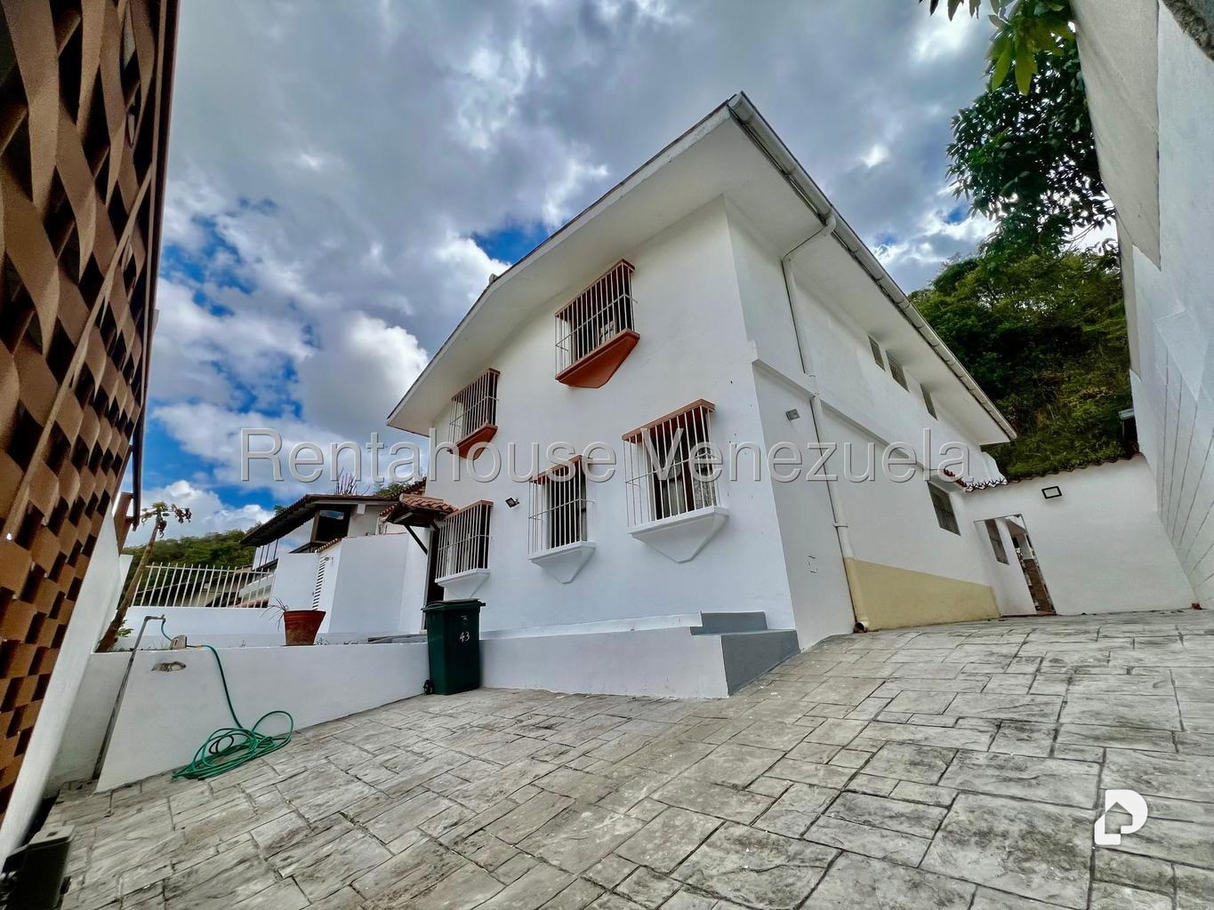 Casa en Santa Sofía, Caracas – 24