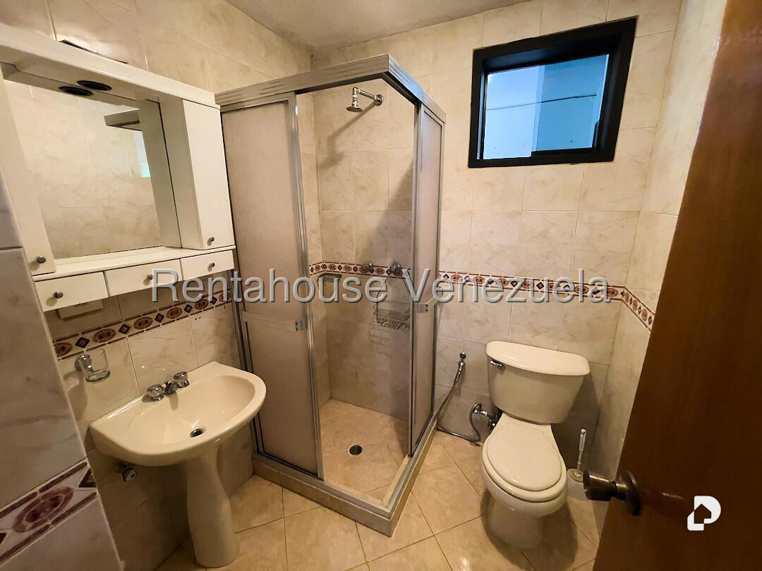 Casa en Lomas del Halcon, Caracas – 29