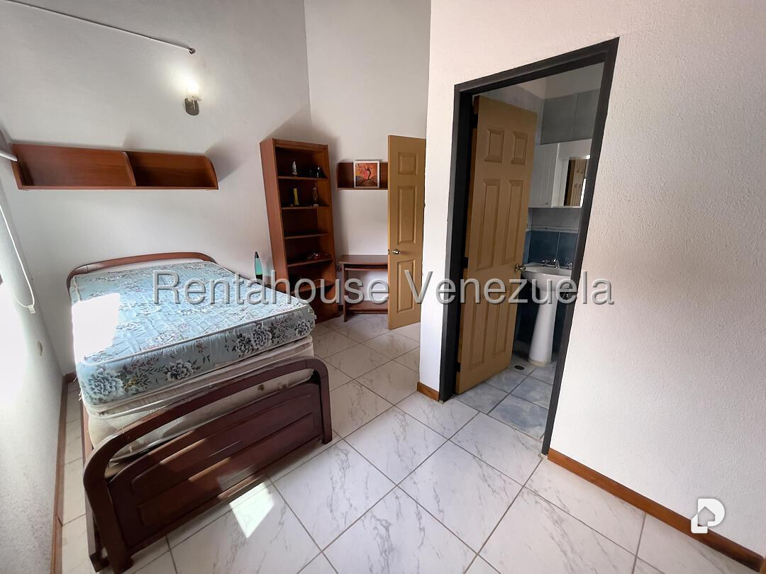 Casa en Lomas del Halcon, Caracas – 15
