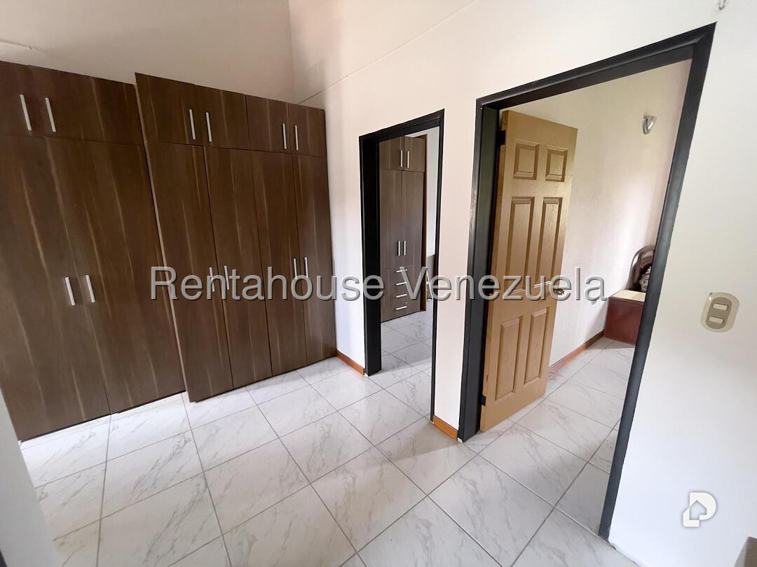 Casa en Lomas del Halcon, Caracas – 18