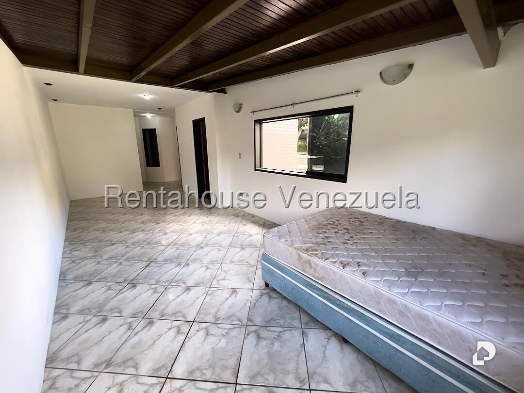 Casa en Lomas del Halcon, Caracas – 24