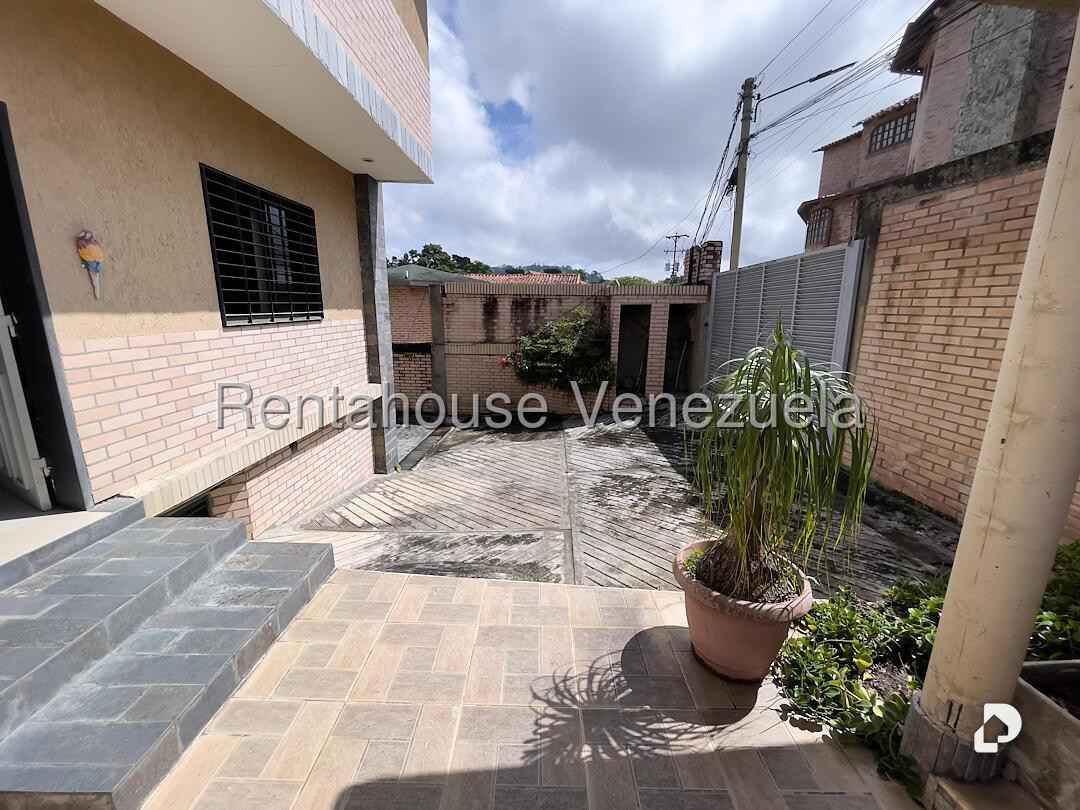 Casa en Lomas del Halcon, Caracas – 3
