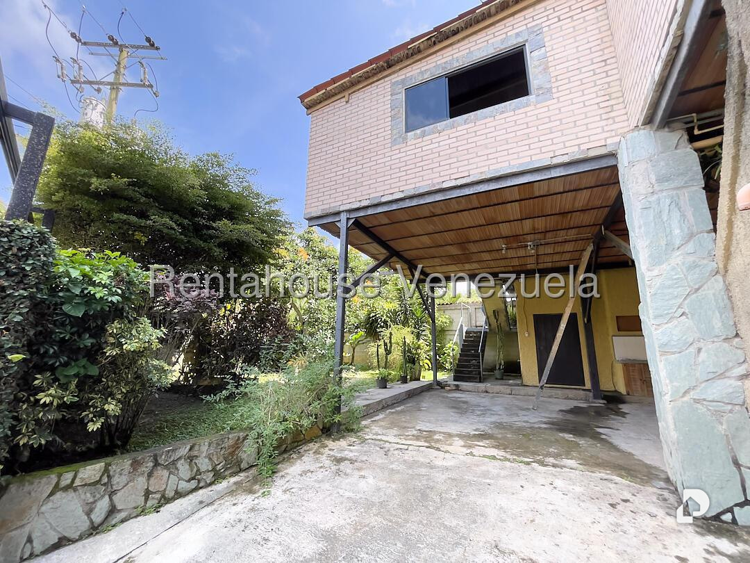Casa en Lomas del Halcon, Caracas – 26