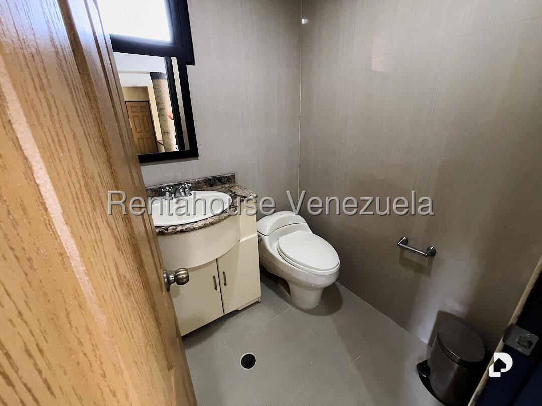 Casa en Lomas del Halcon, Caracas – 11