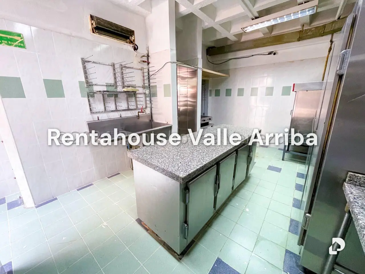 Local comercial en Los Palos Grandes, Caracas – 17