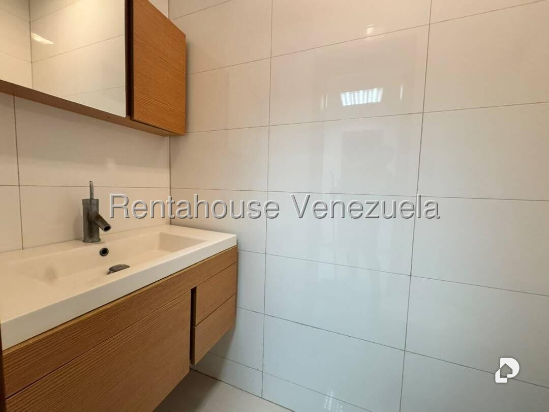 Oficina en Bello Monte, Caracas – 17