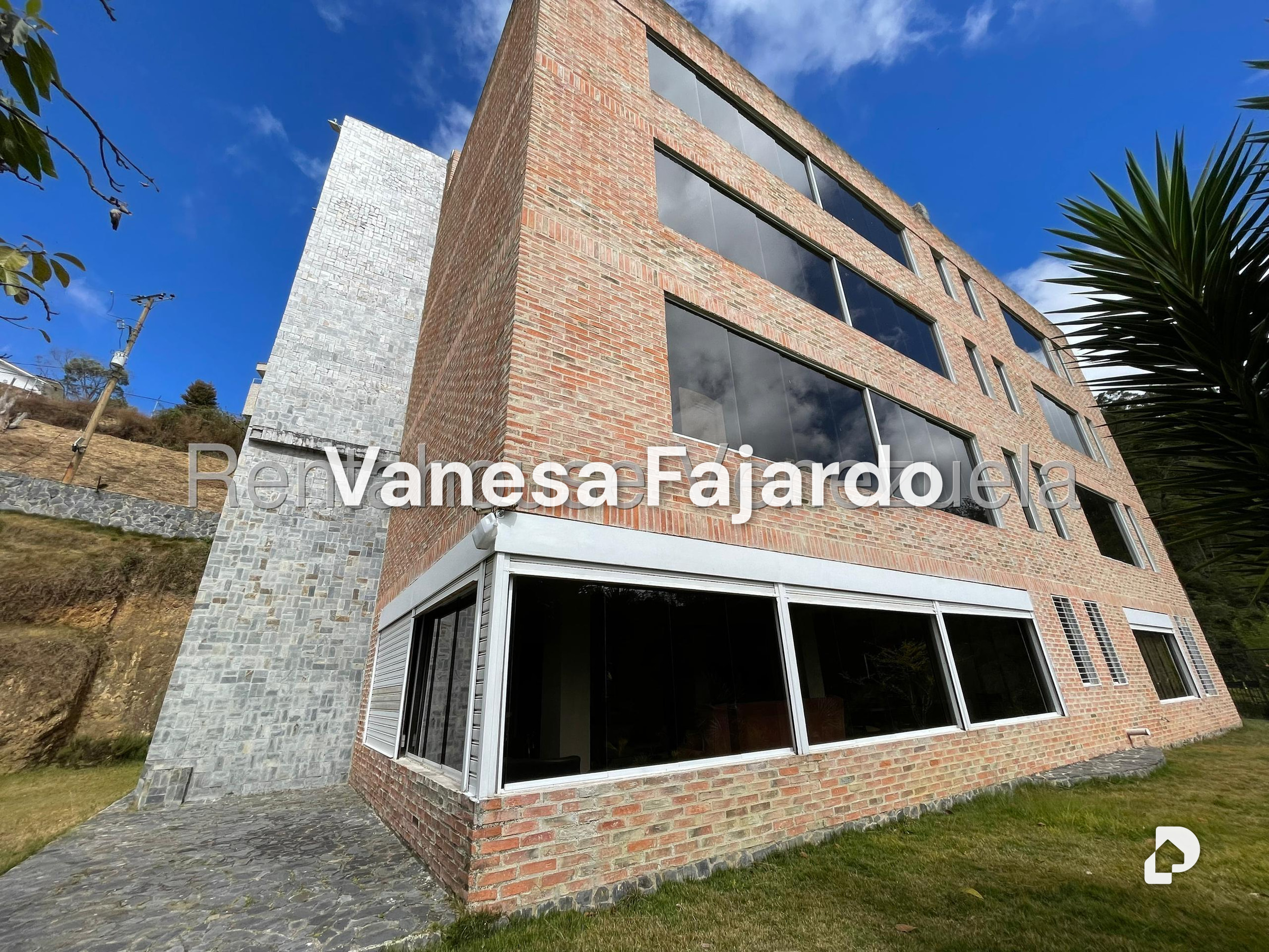 Edificio en Club de Campo, San Antonio de Los Altos – 1