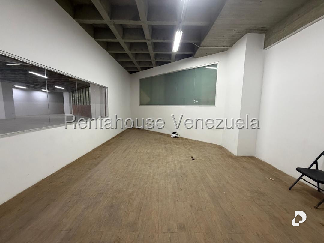 Local comercial en El Valle, Caracas – 11