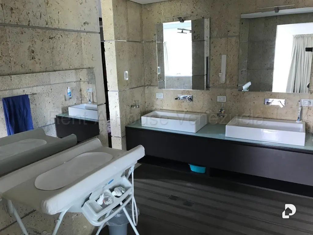 Casa en Cumbres de Curumo, Caracas – 19