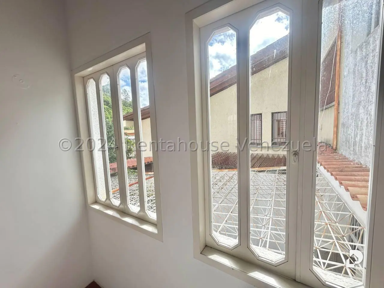 Casa en Prados del Este, Caracas – 28