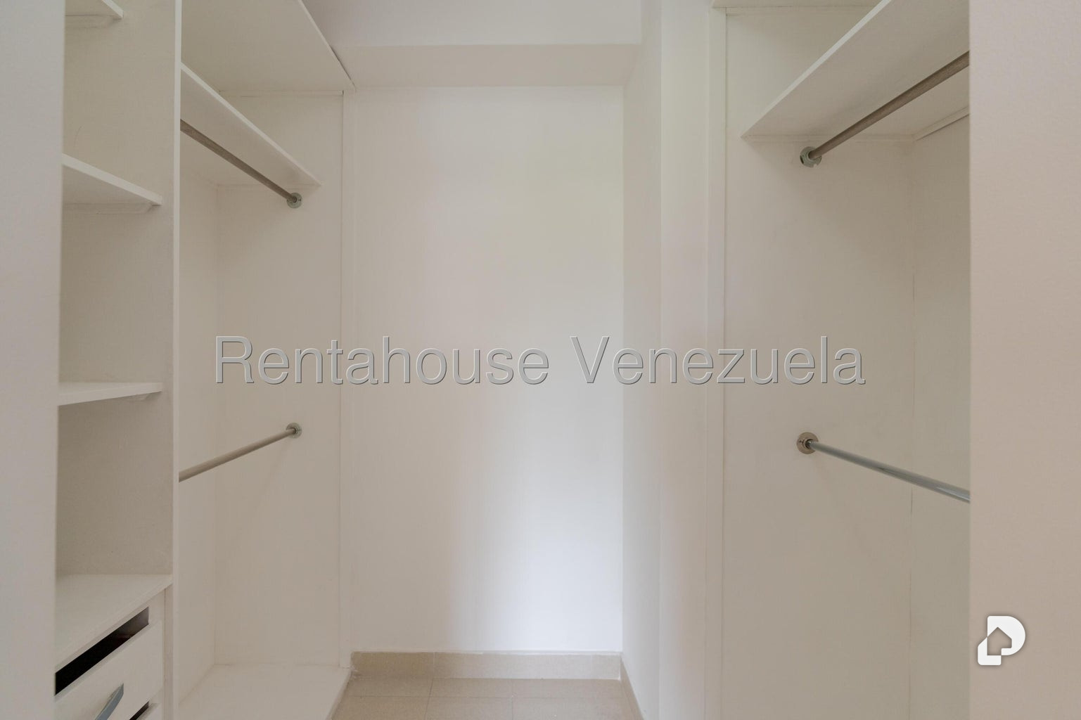 Apartamento en El Rosal, Caracas – 18