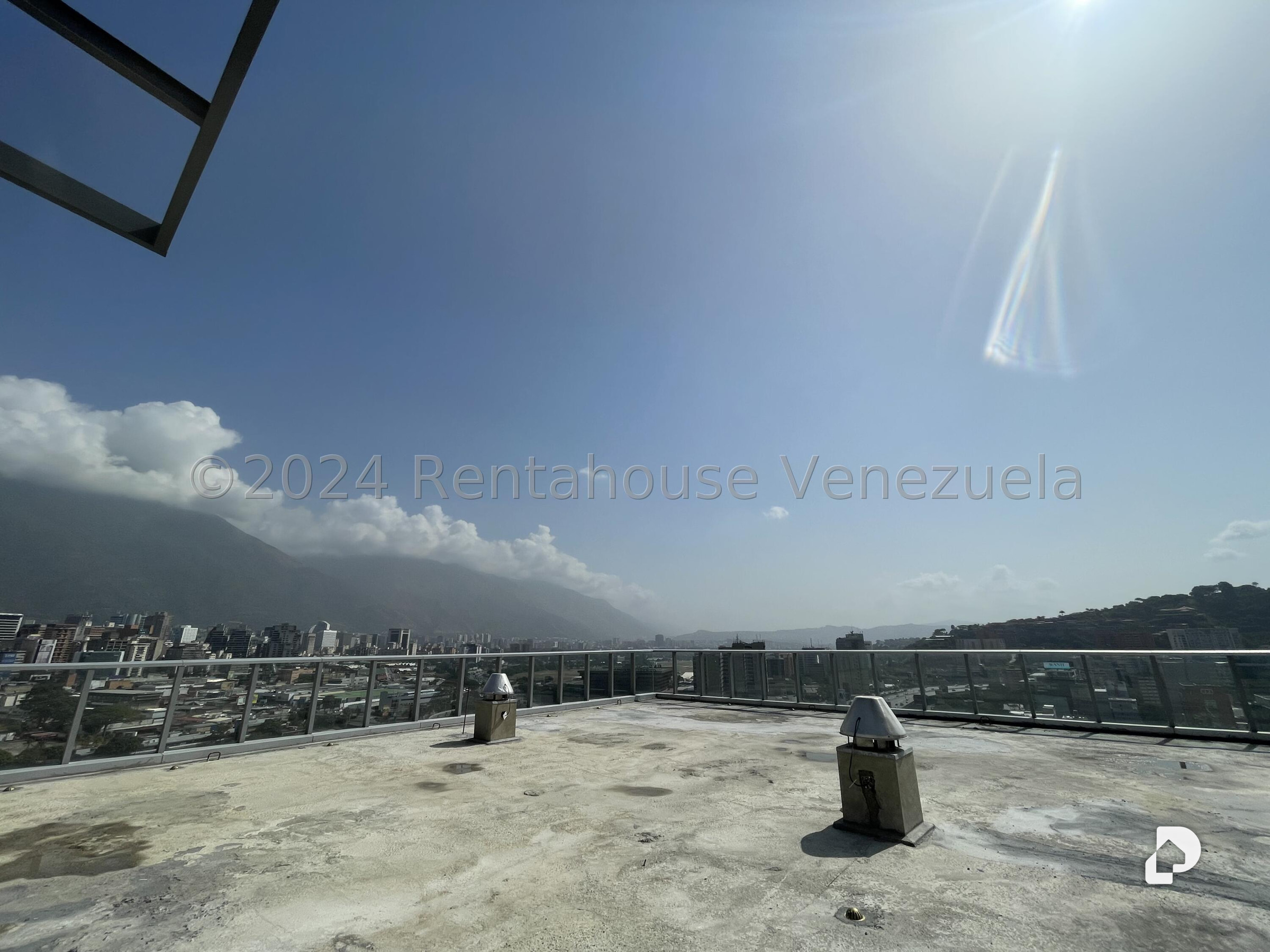 Local comercial en Las Mercedes, Caracas – 12