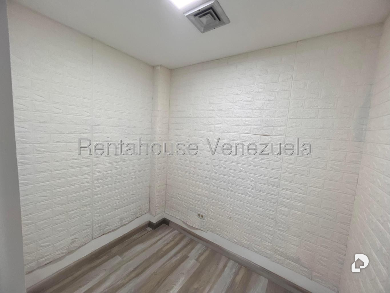 Commercial space in La Castellana, Caracas – 11