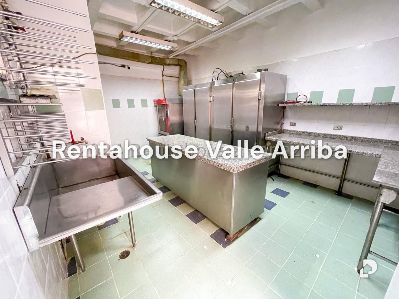Local comercial en Los Palos Grandes, Caracas – 12