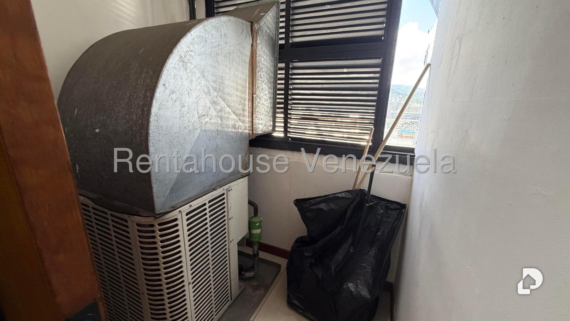 Office in Chacao, Caracas – 14