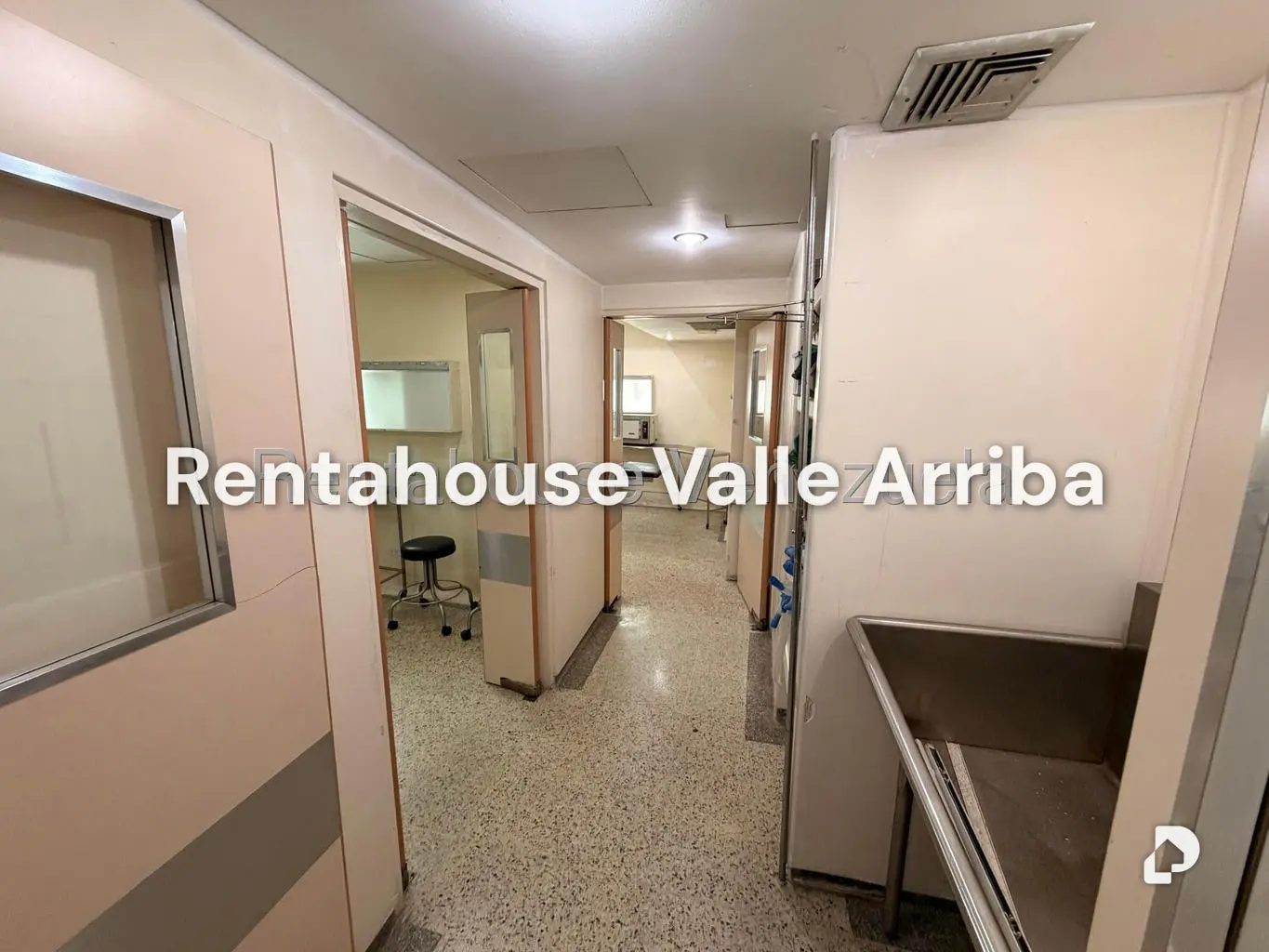 Local comercial en Bello Monte, Caracas – 30