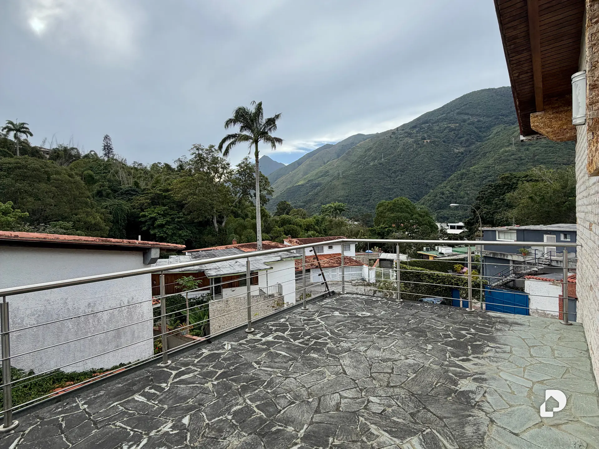 Casa en Urb. Miranda, Caracas – 30