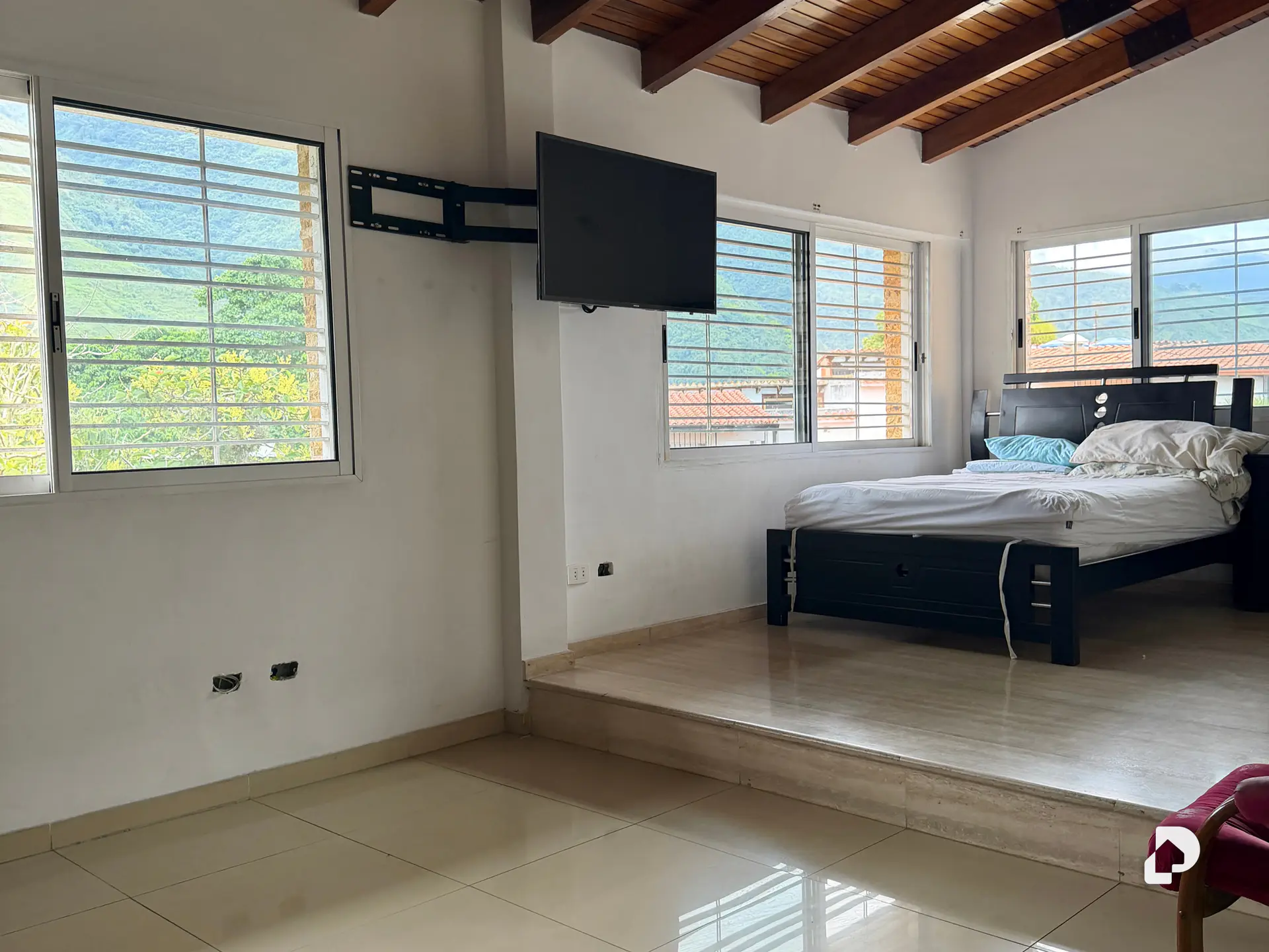 Casa en Urb. Miranda, Caracas – 18
