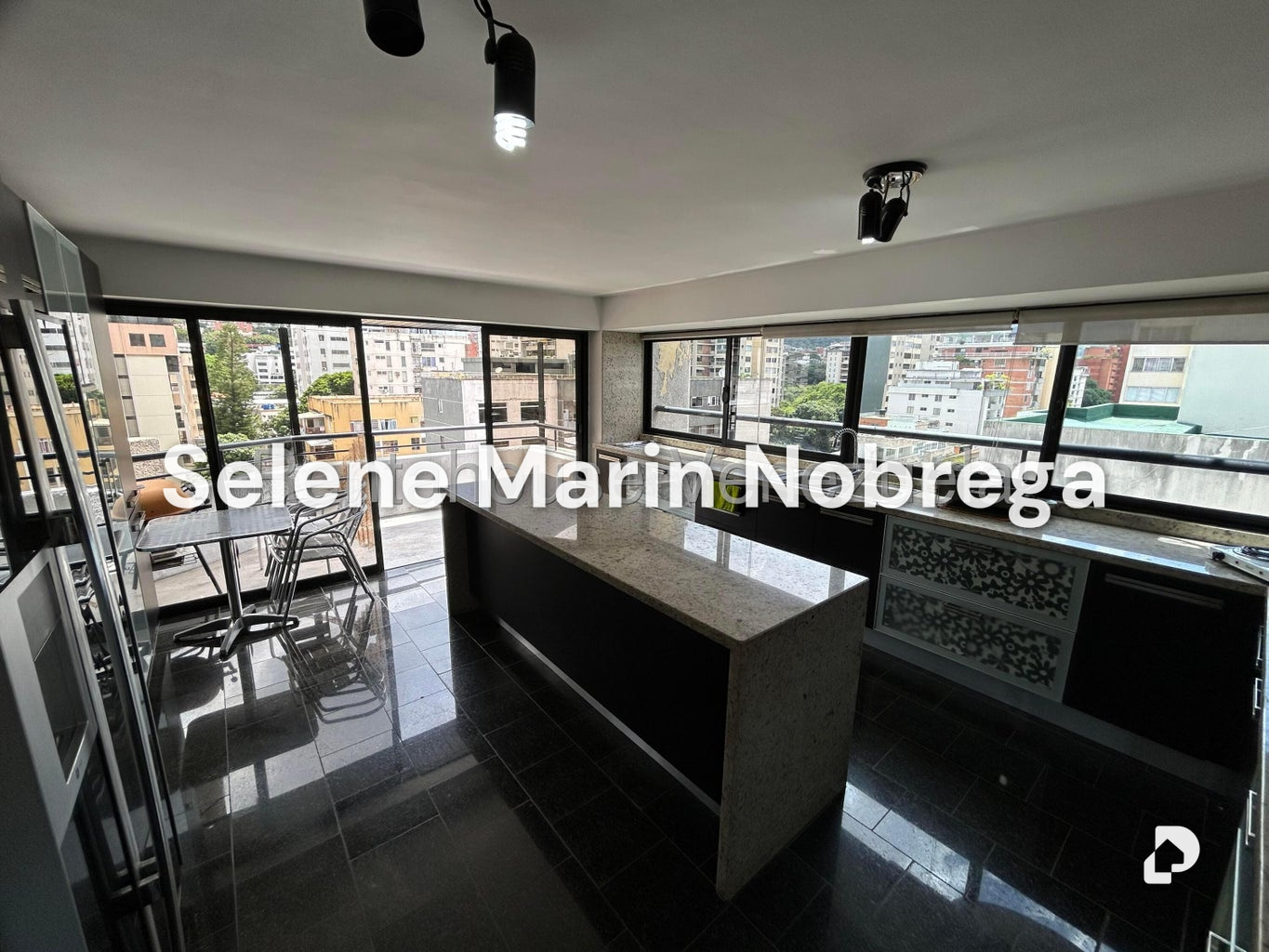 Apartamento en Los Palos Grandes, Caracas – 11
