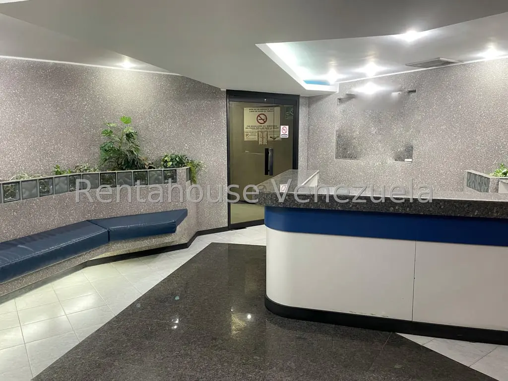 Local comercial en La Urbina, Caracas - 1