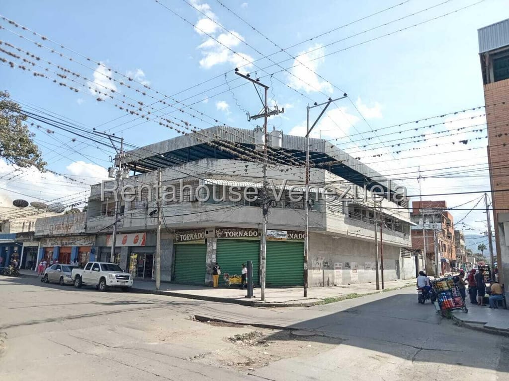 Edificio en Av. Bolívar, Güigüe - 1