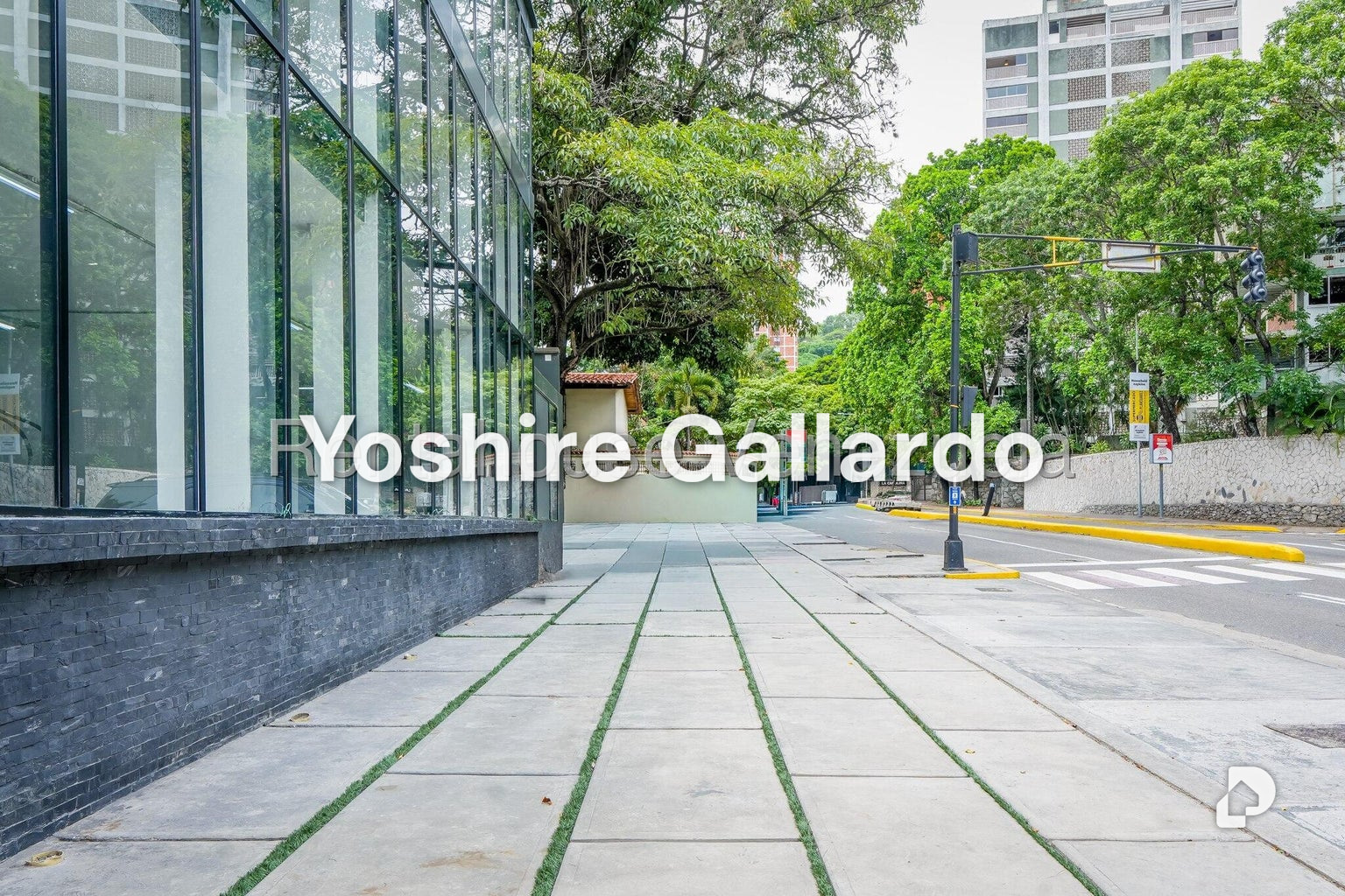 Local comercial en Chuao, Caracas – 3