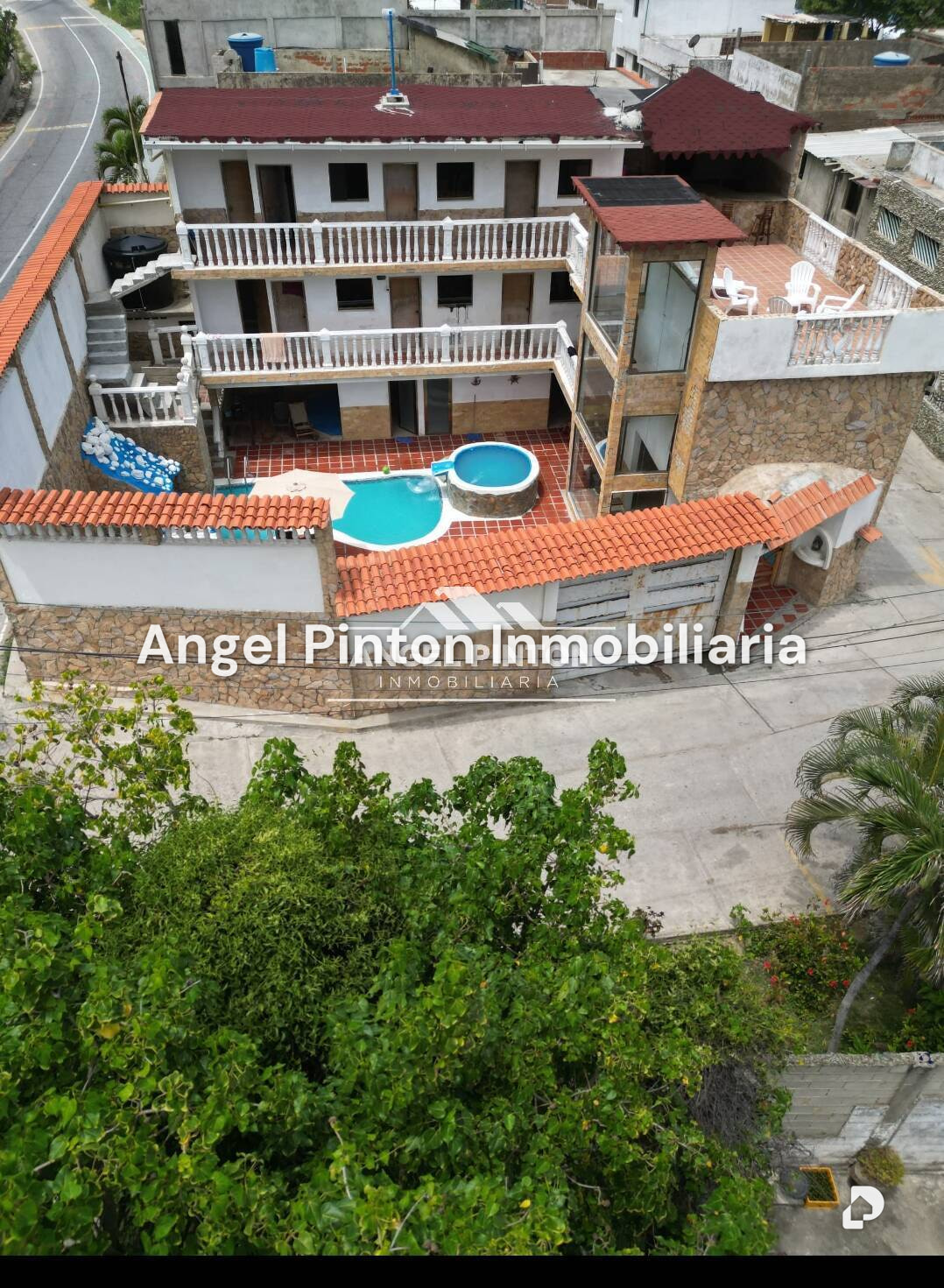 Edificio en Naiguata, La Guaira – 1