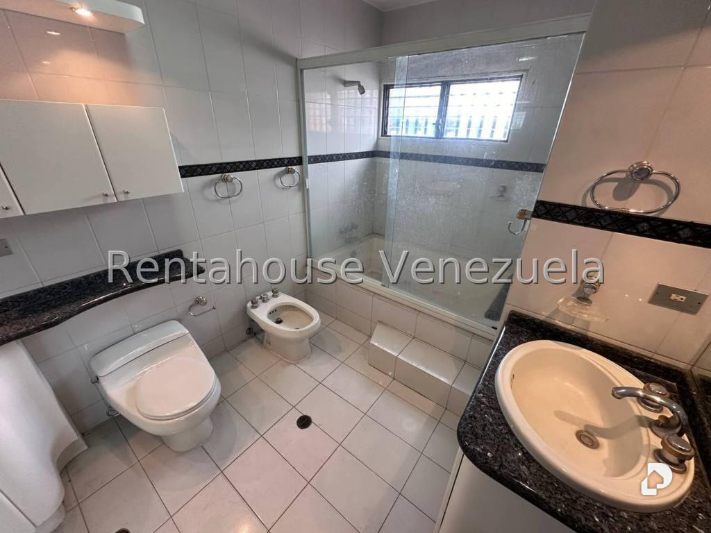Casa en Altamira, Caracas – 11