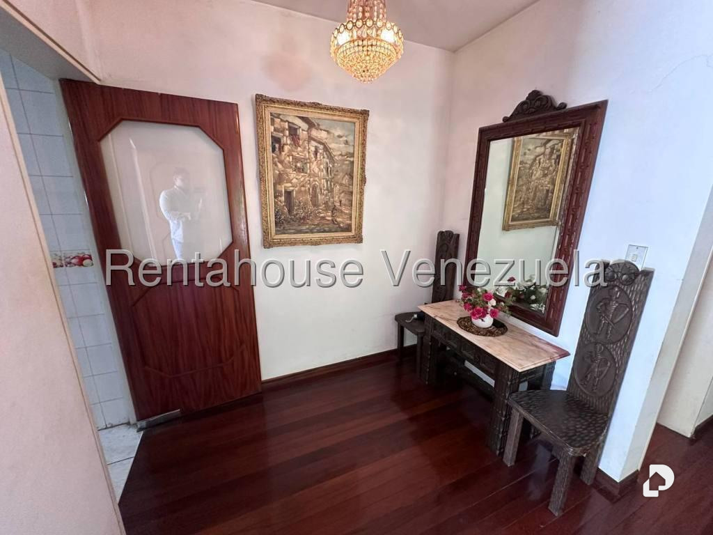 Casa en Altamira, Caracas – 26
