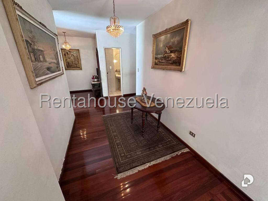 Casa en Altamira, Caracas – 18