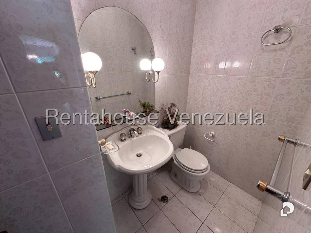 Casa en Altamira, Caracas – 24