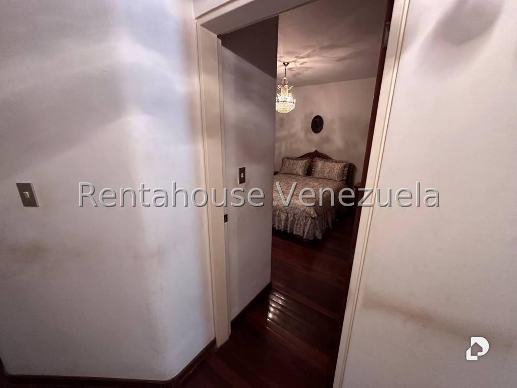 Casa en Altamira, Caracas – 28