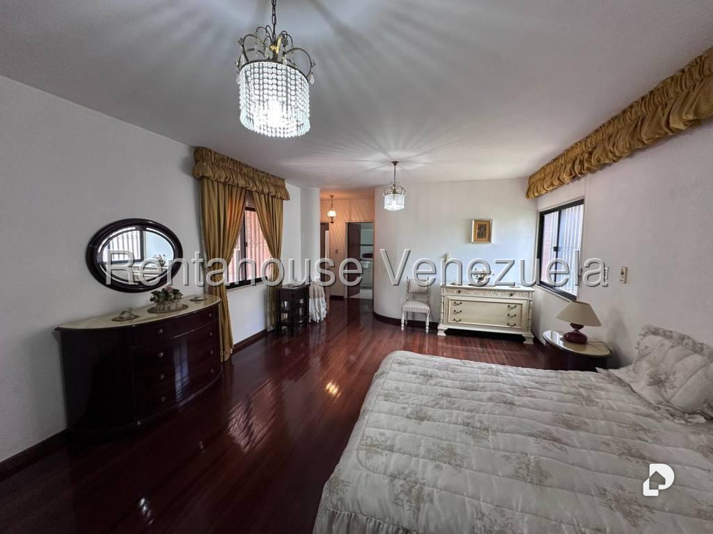 Casa en Altamira, Caracas – 23