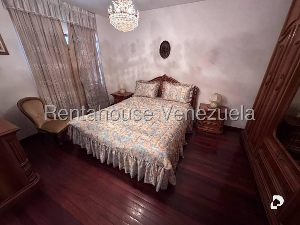 Casa en Altamira, Caracas – 27