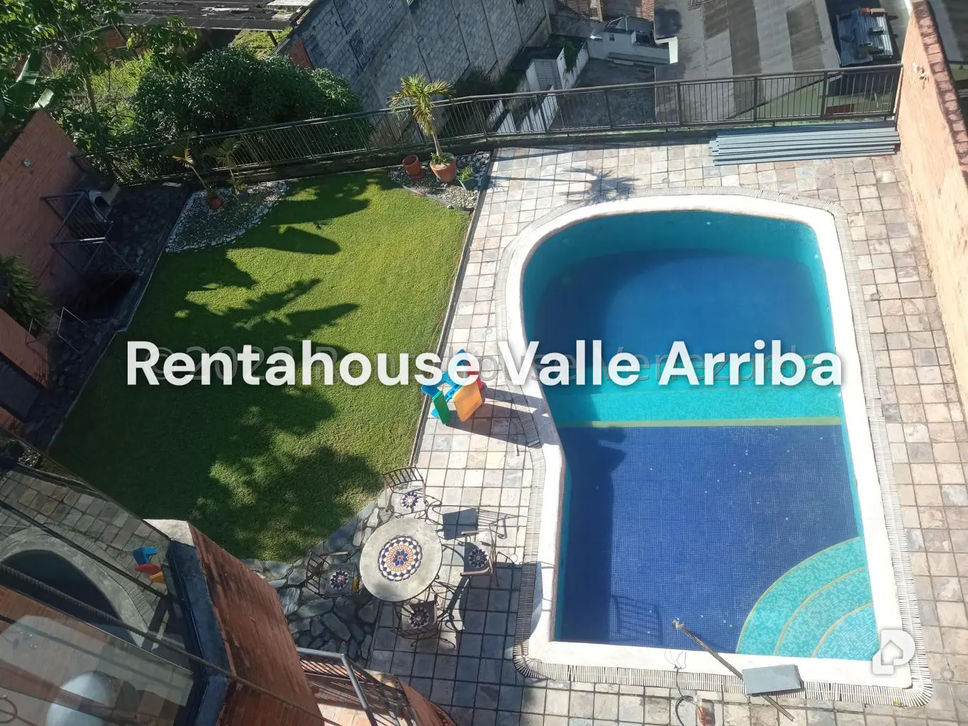 Casa en Oripoto, Caracas – 28
