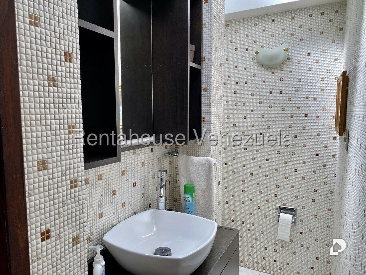 Casa en Lomas De La Trinidad, Caracas – 17