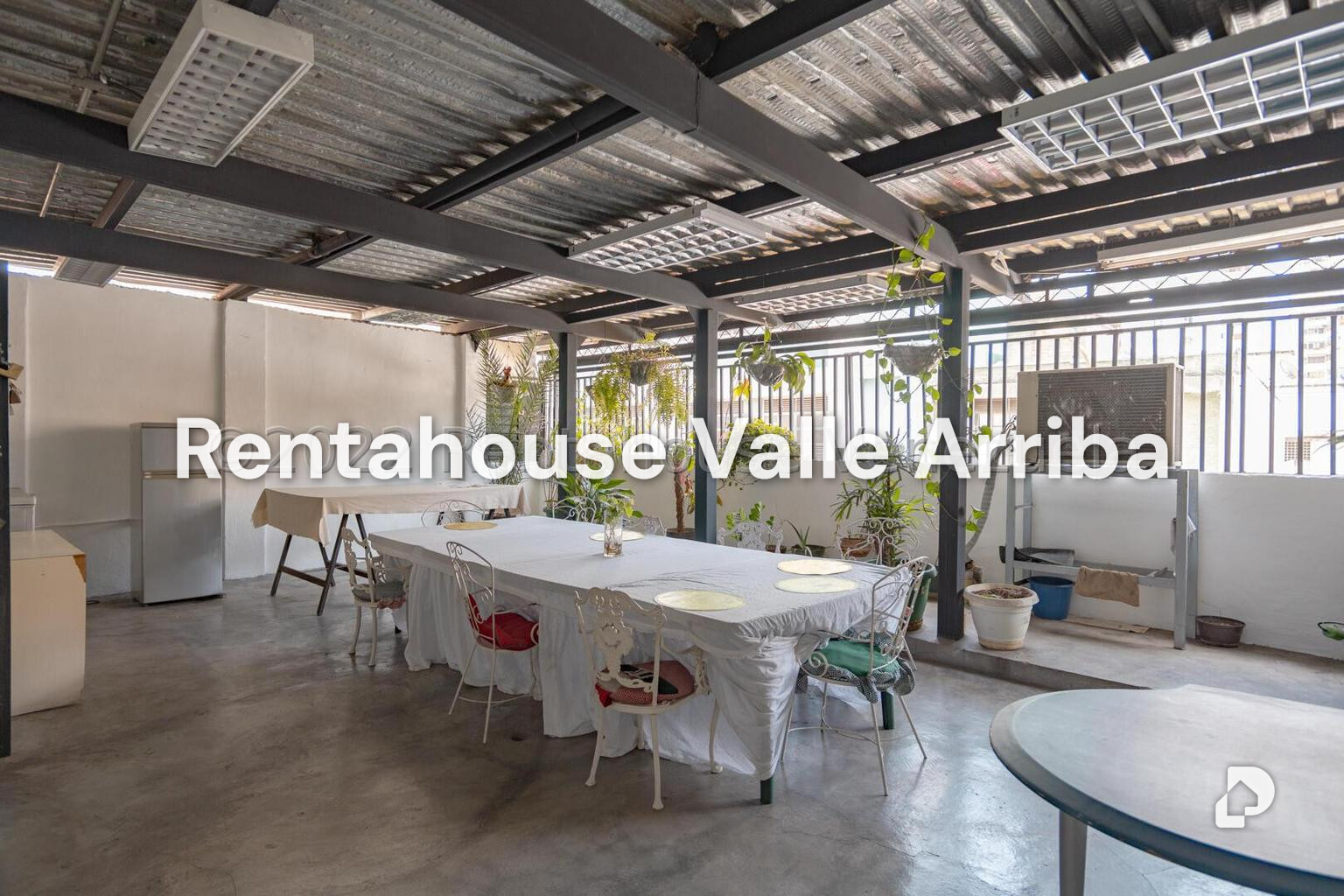 Casa en Parroquia Santa Teresa, Caracas – 28