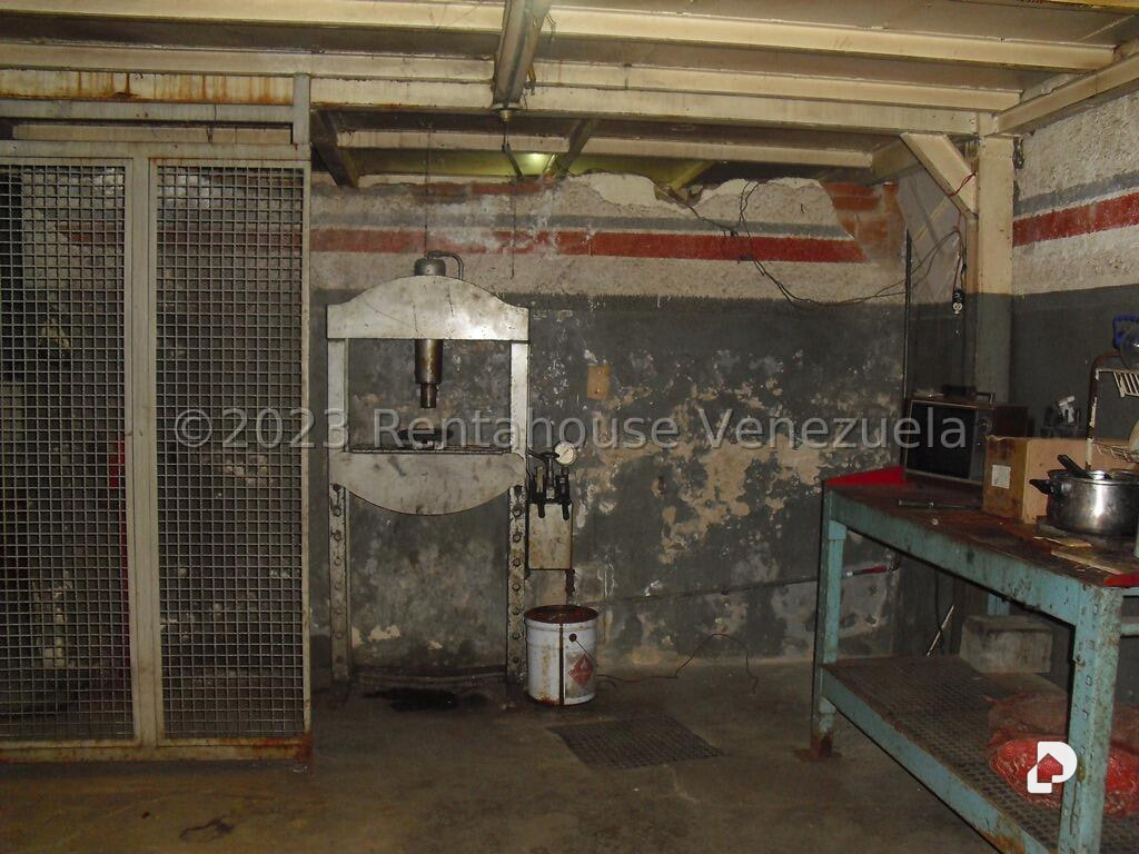 Galpón en Boleíta Sur, Caracas – 18