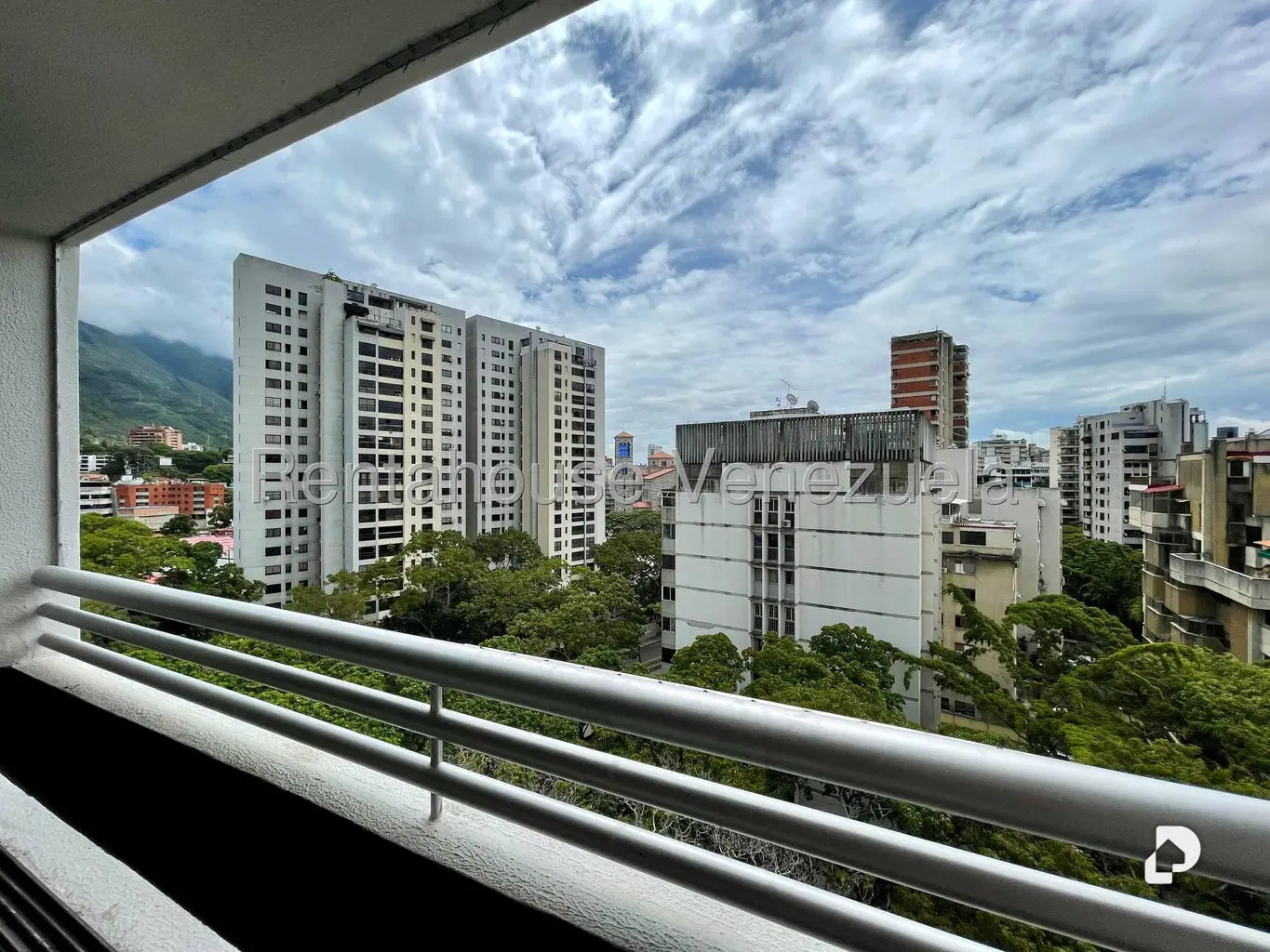 Apartamento en La Florida, Caracas – 23