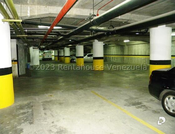 Oficina en Las Mercedes, Caracas – 28