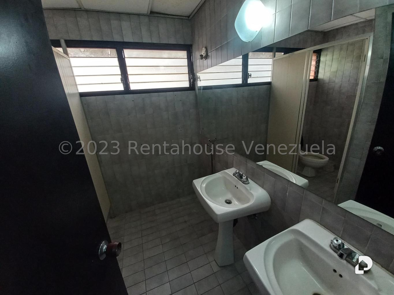 Oficina en Las Mercedes, Caracas – 24