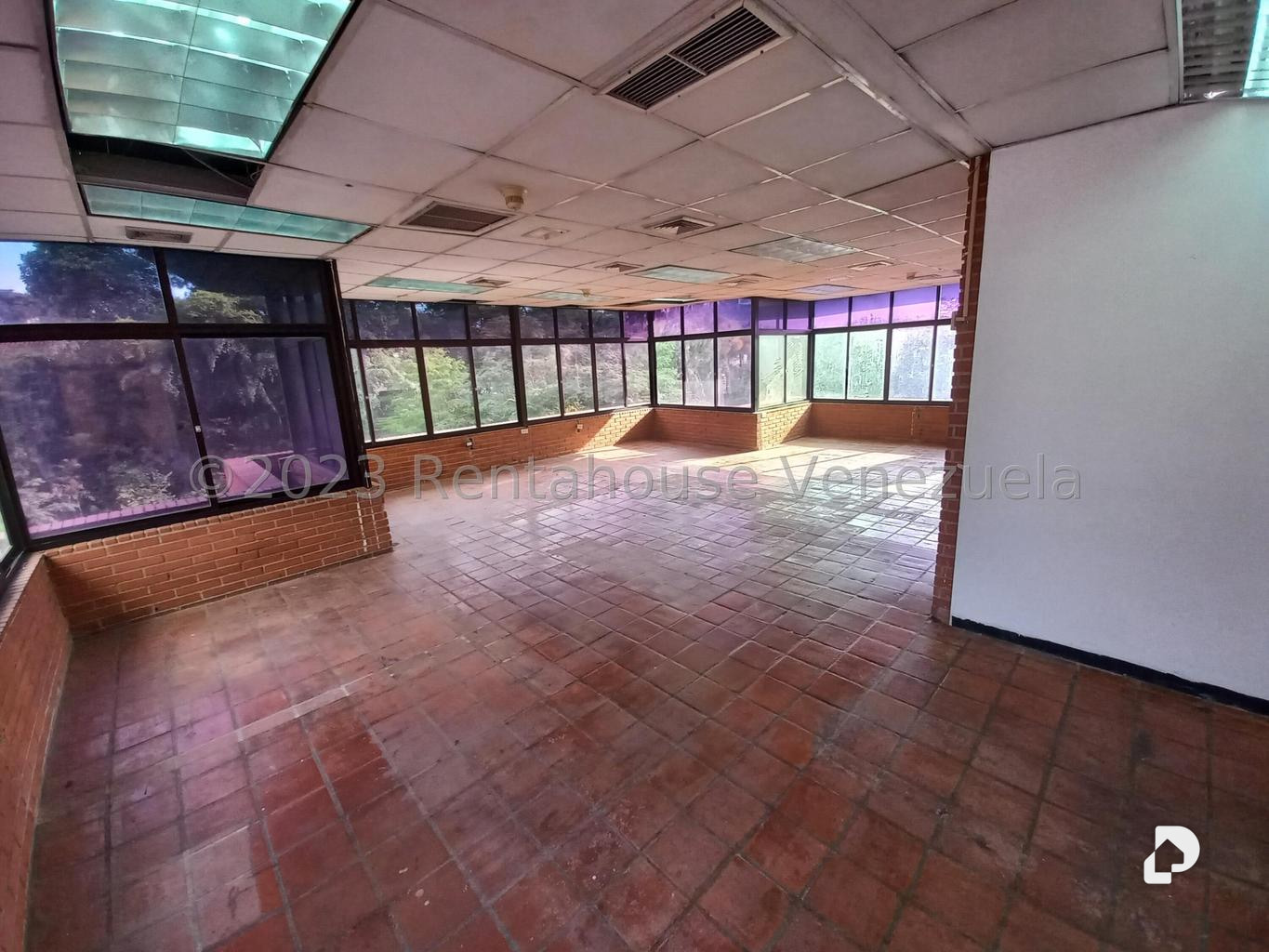 Oficina en Las Mercedes, Caracas – 18