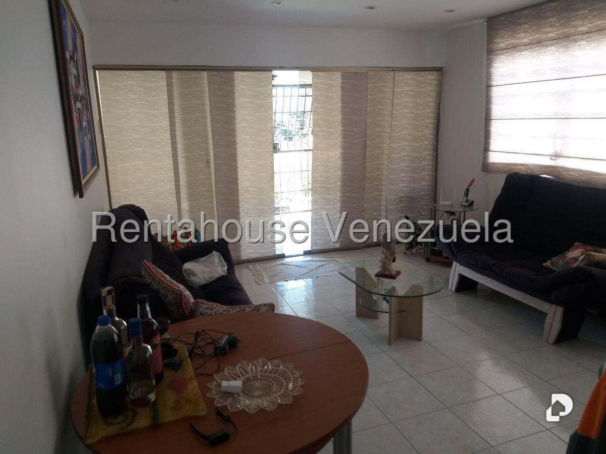Casa en Los Palos Grandes, Caracas – 24