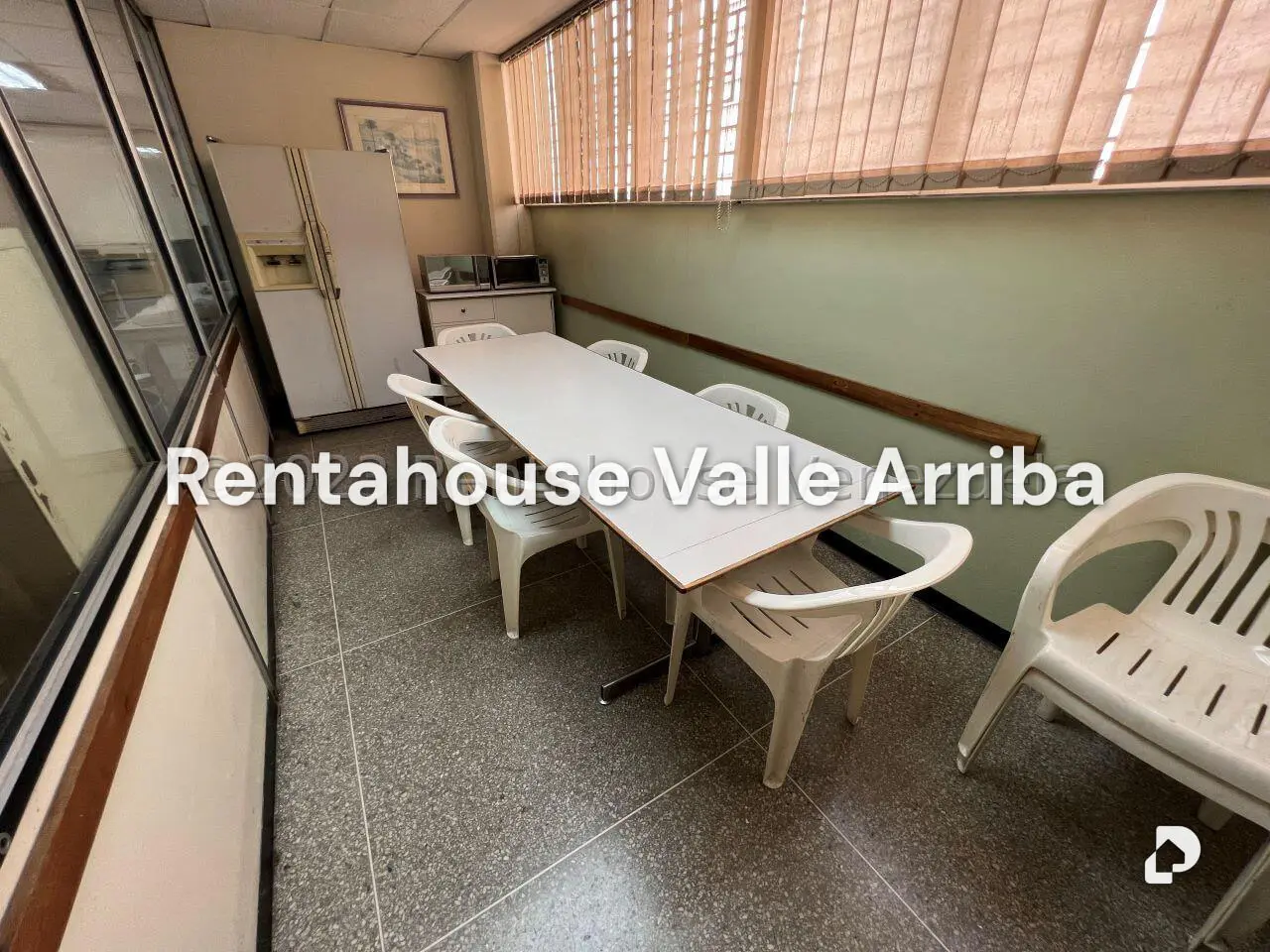 Local comercial en La Urbina, Caracas – 15
