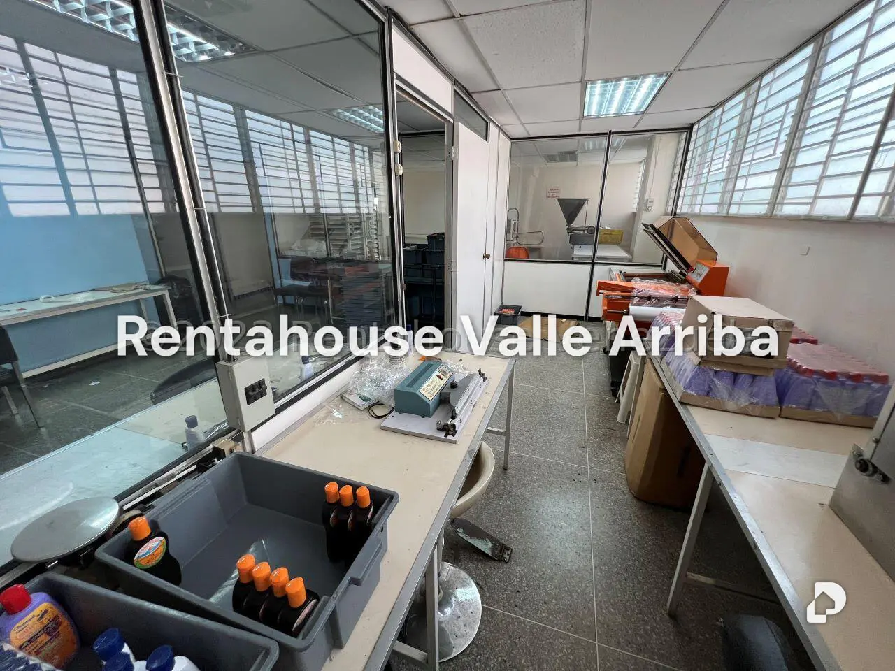 Local comercial en La Urbina, Caracas – 21