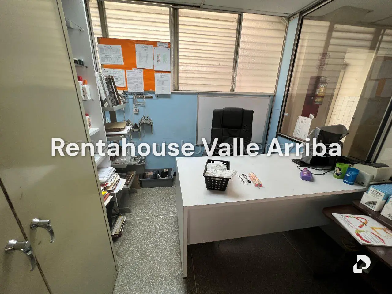 Local comercial en La Urbina, Caracas – 17
