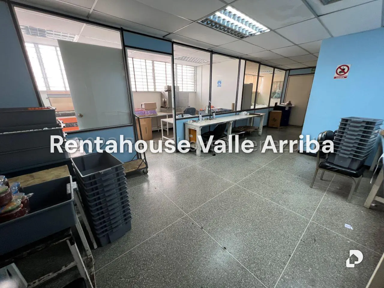 Local comercial en La Urbina, Caracas – 23